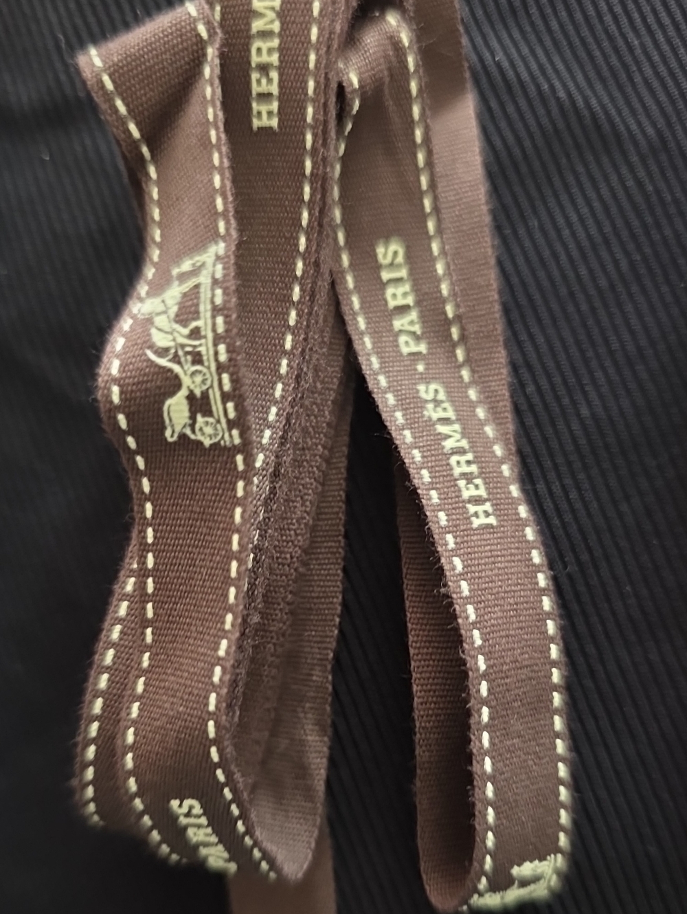 Brown Logo Ribbon - Luxury Accessory - Picture 3 of 4